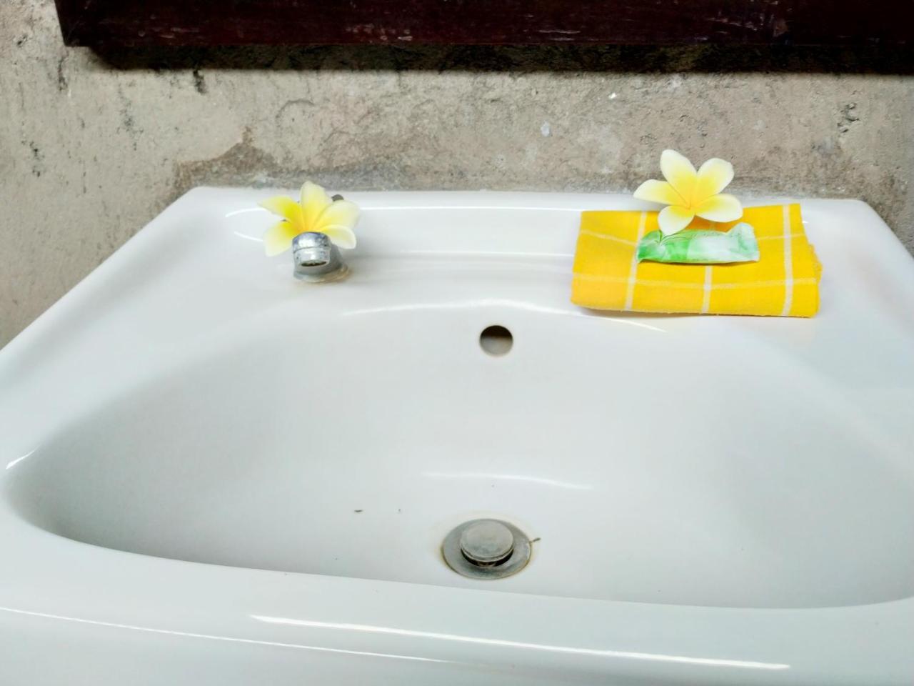Angga Guest House ペムテラン エクステリア 写真