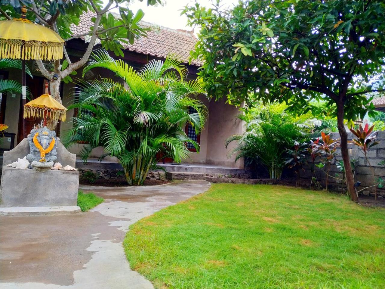 Angga Guest House ペムテラン エクステリア 写真