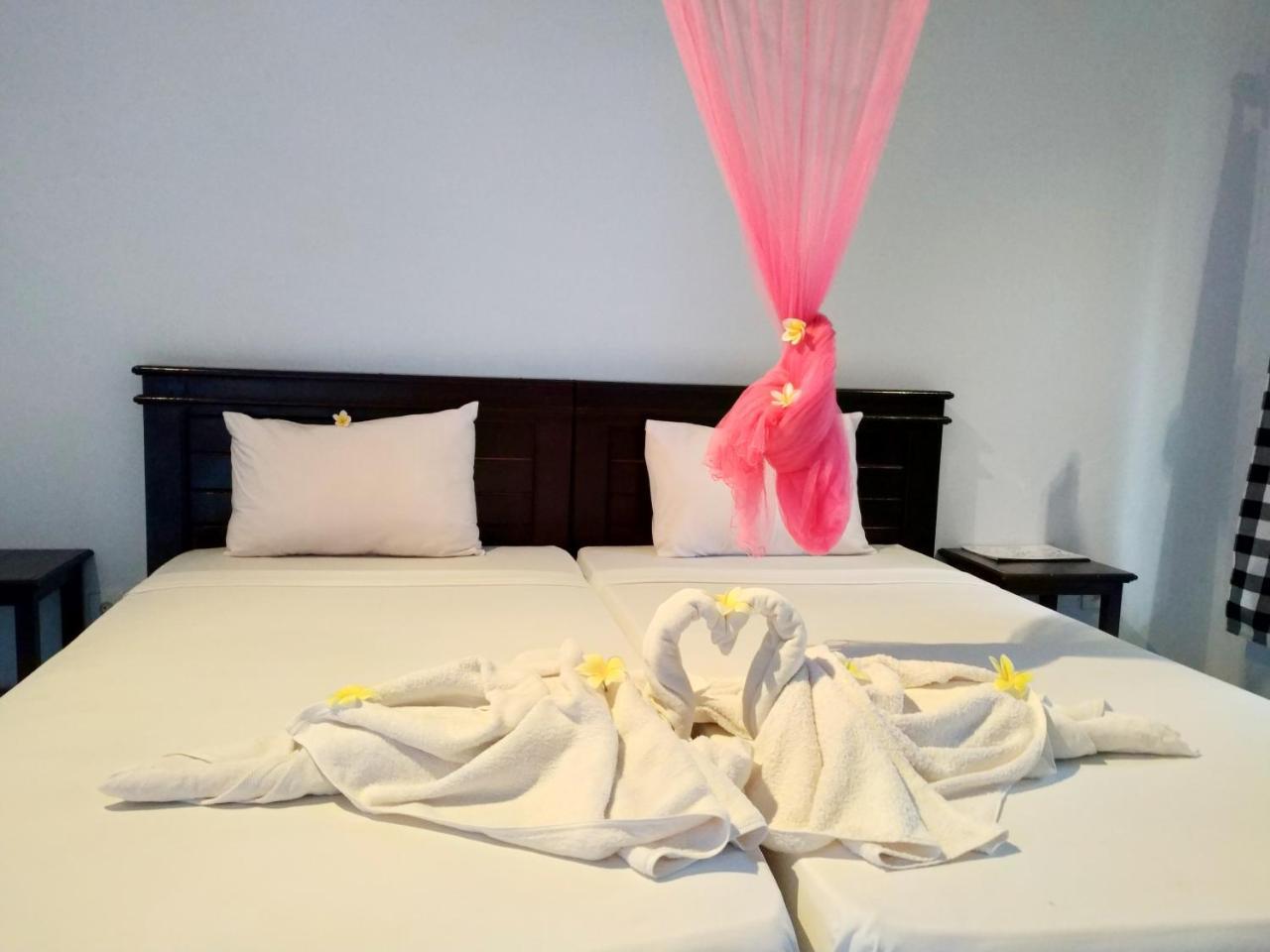 Angga Guest House ペムテラン エクステリア 写真