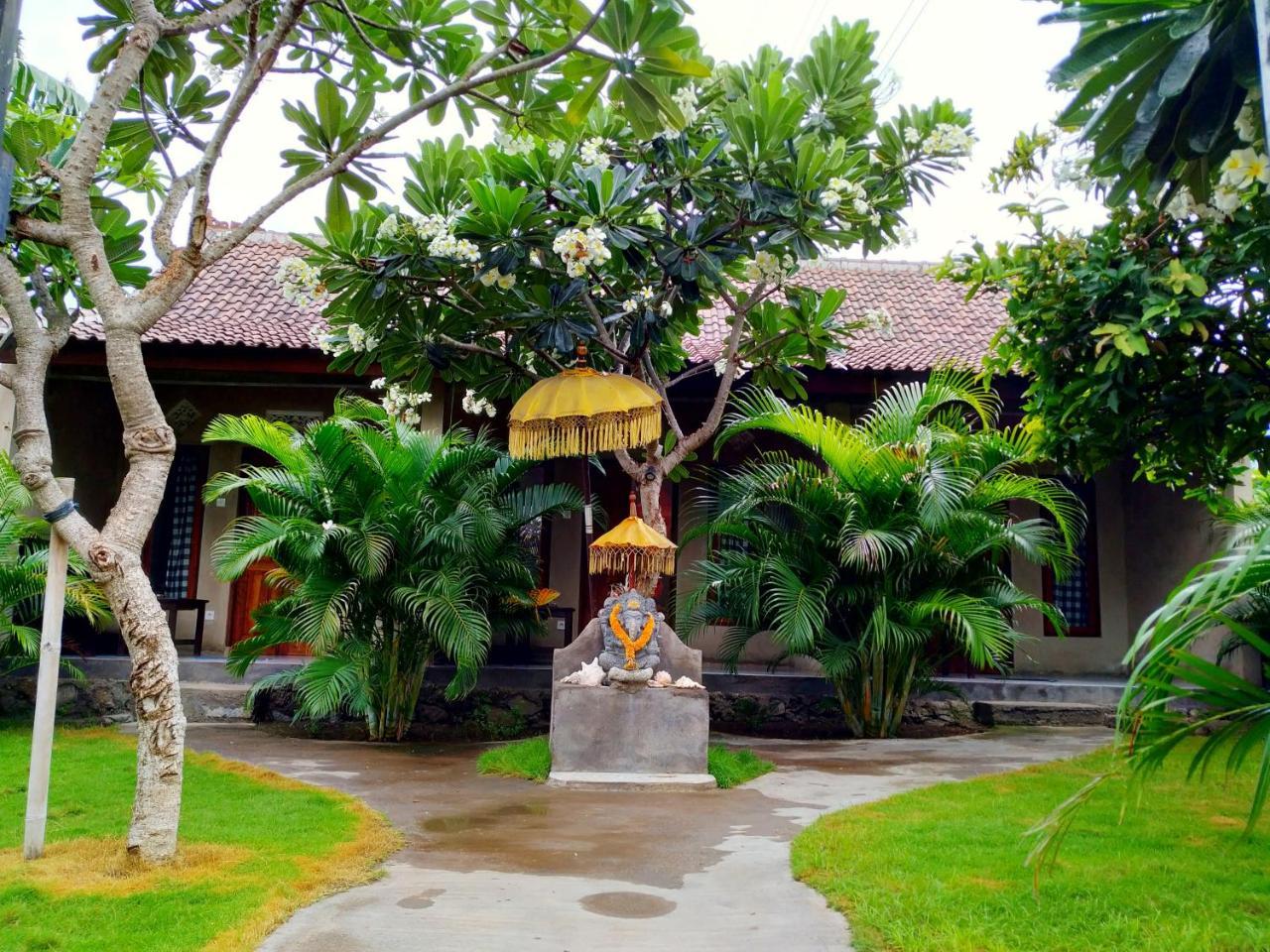 Angga Guest House ペムテラン エクステリア 写真
