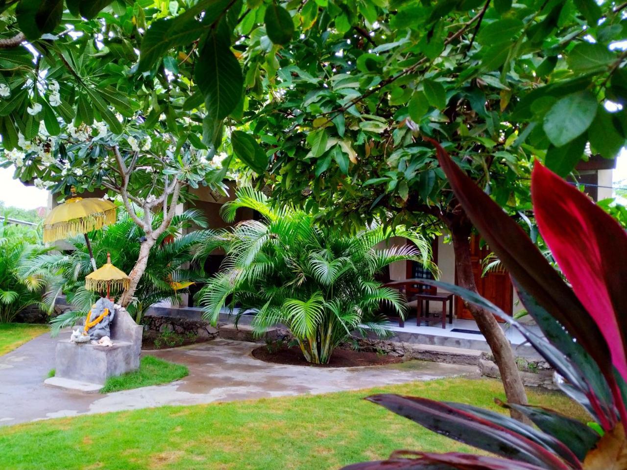Angga Guest House ペムテラン エクステリア 写真
