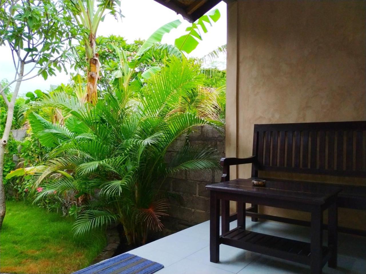 Angga Guest House ペムテラン エクステリア 写真
