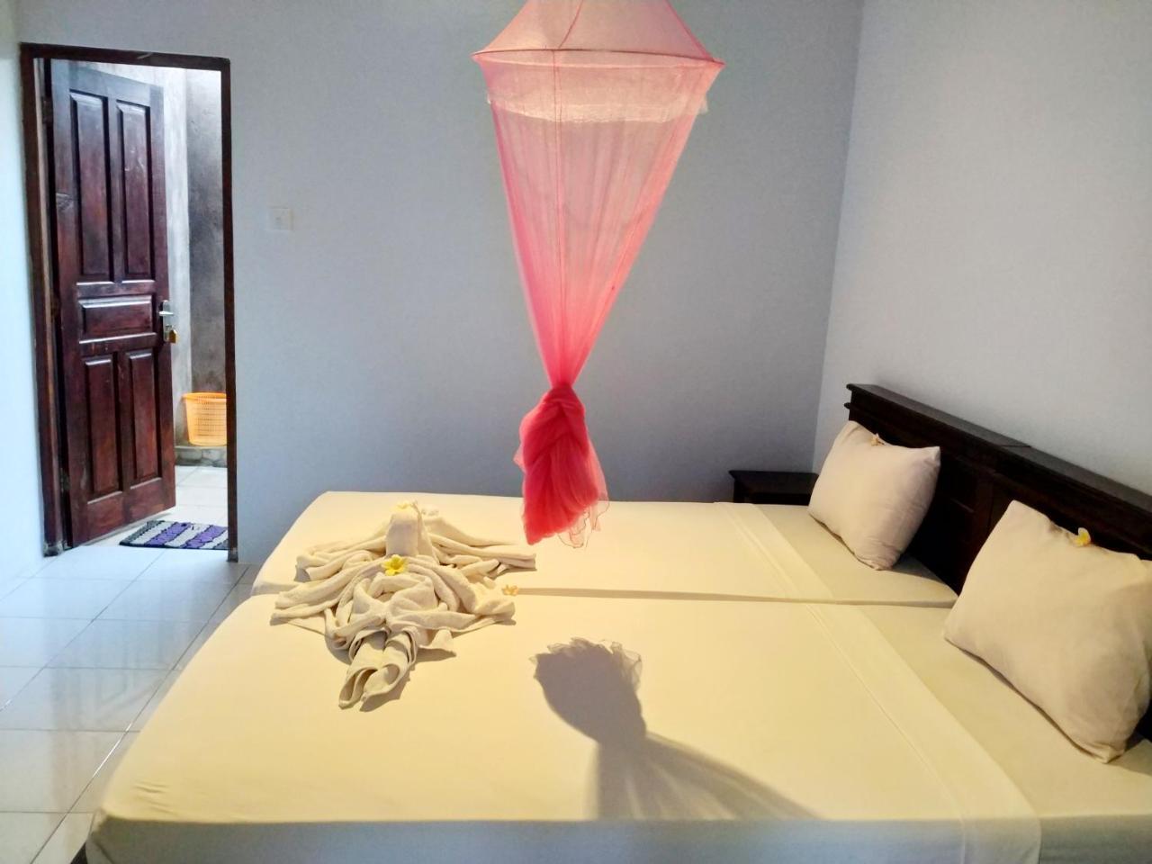 Angga Guest House ペムテラン エクステリア 写真
