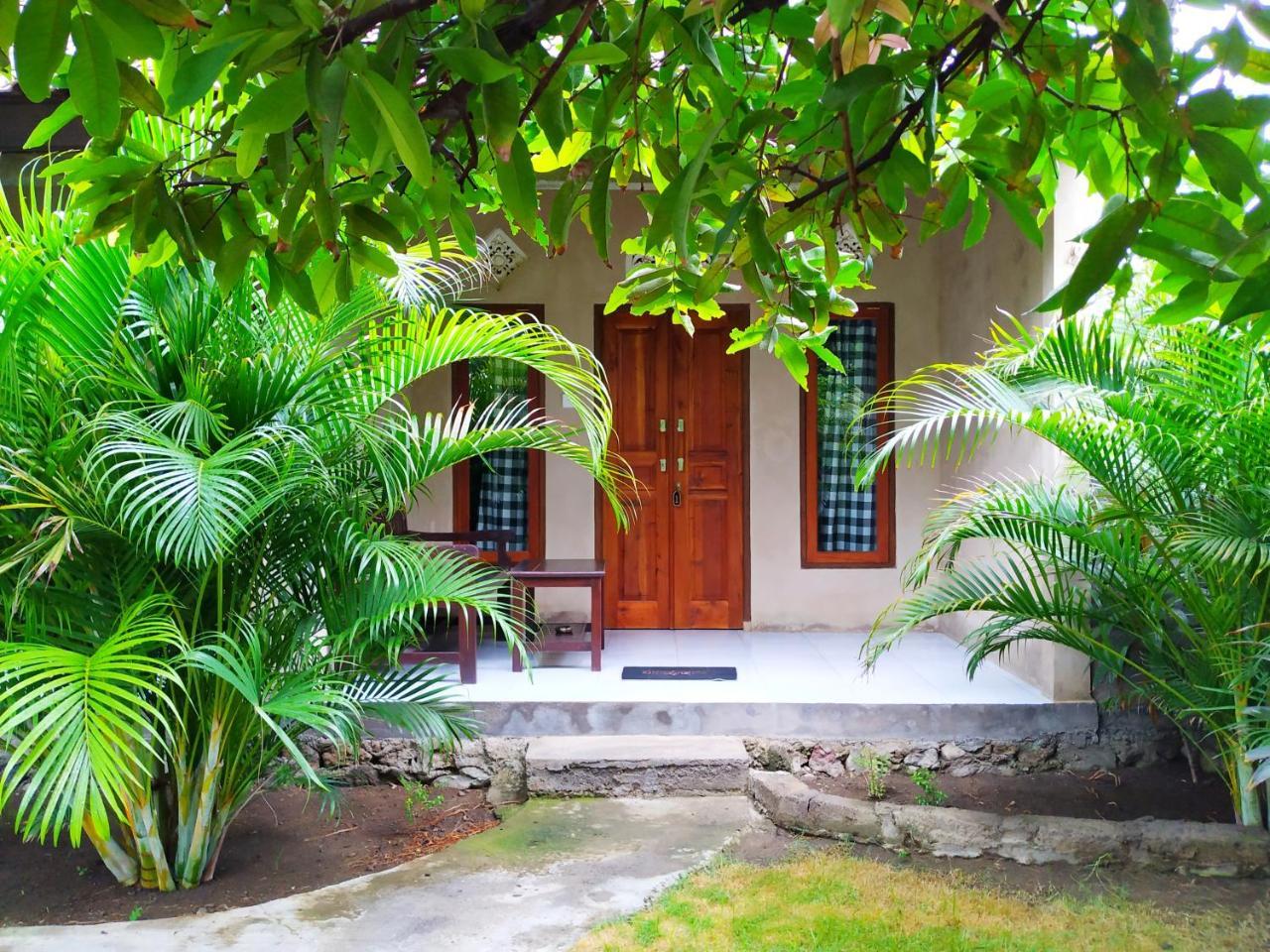 Angga Guest House ペムテラン エクステリア 写真